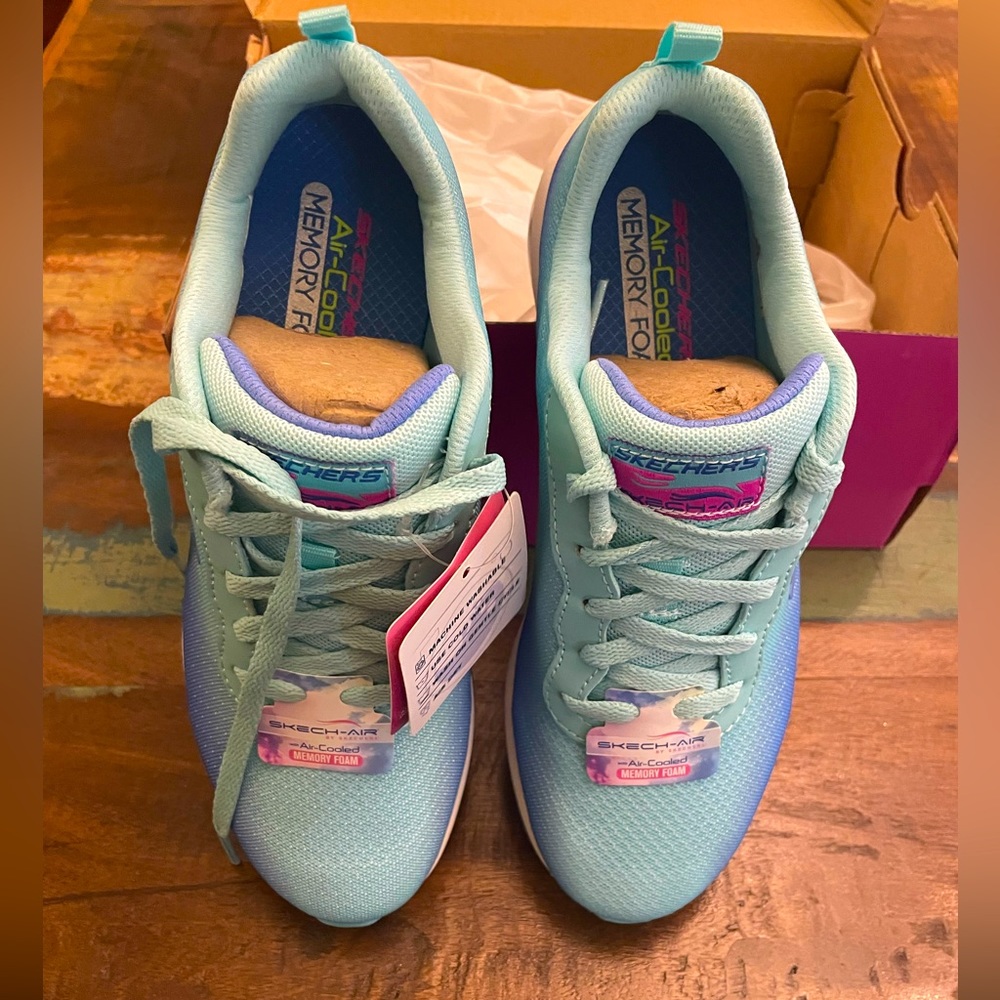 Brand new Skechers sneakers with box
